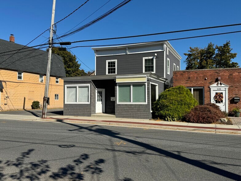 More Photos Of 451 Lake Ave, Saint James Storefront Retail Residential For Lease