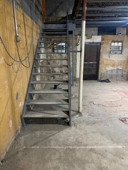 More Photos Of 2829-2833 N Broadway St, Chicago Storefront Retail Office For Lease