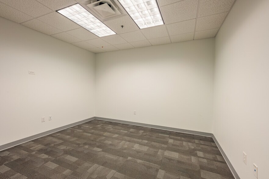 More Photos Of 5555 Northwest Pky, San Antonio Office For Lease