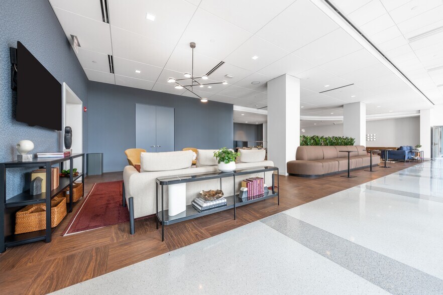 More Photos Of 1315 W 22nd St, Oak Brook Office For Lease