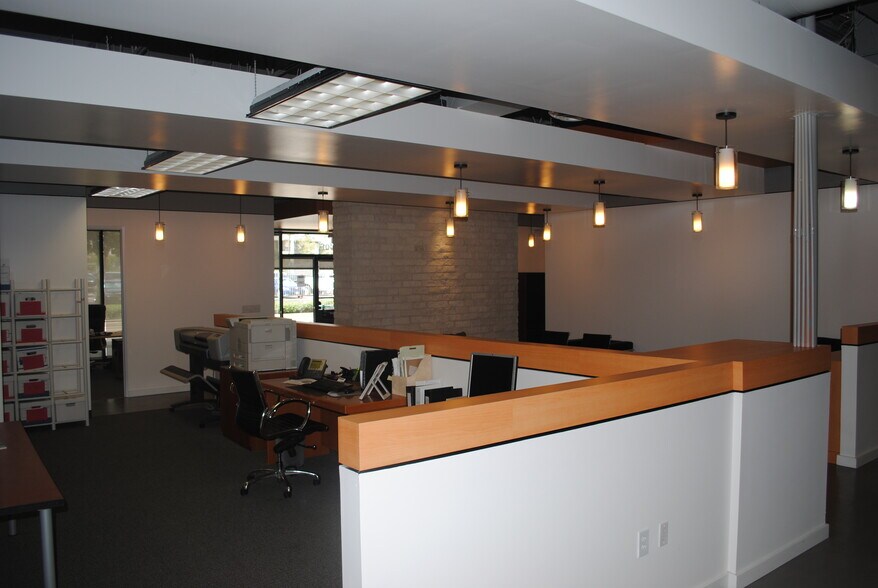 More Photos Of 2401 Main St, Houston Storefront Retail Office For Lease