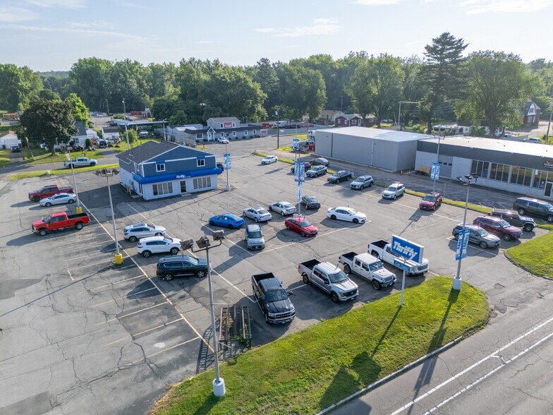 More Photos Of 300 E Main St, Westfield Auto Dealership For Lease