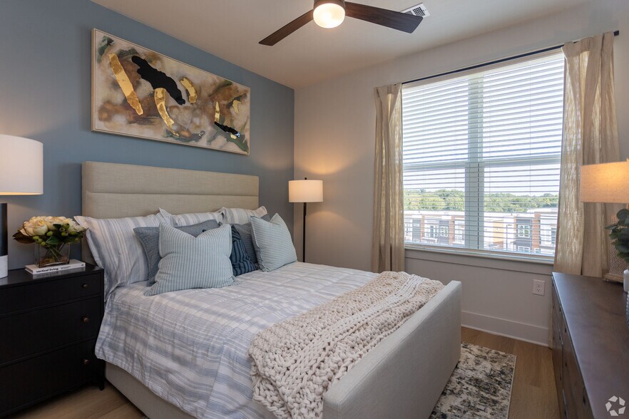 More Photos Of 930 W Mallard Creek Church Rd, Charlotte Apartments For Lease