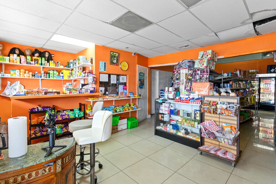 More Photos Of 2025 N Dixie Hwy, Pompano Beach Storefront Retail Office For Sale