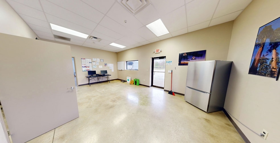 More Photos Of 609 W Poplar St, Fayetteville Warehouse For Lease