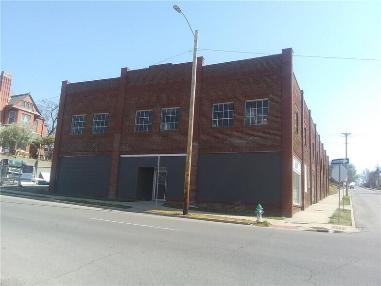 More Photos Of 317 S 9th St, Saint Joseph Warehouse For Sale