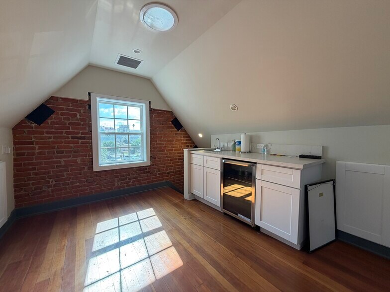 More Photos Of 390 E Walnut St, Pasadena Office For Lease