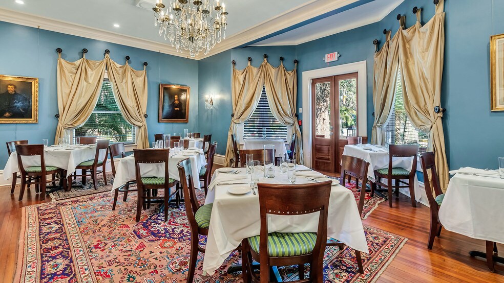 More Photos Of 119 E 37th St, Savannah Restaurant For Sale