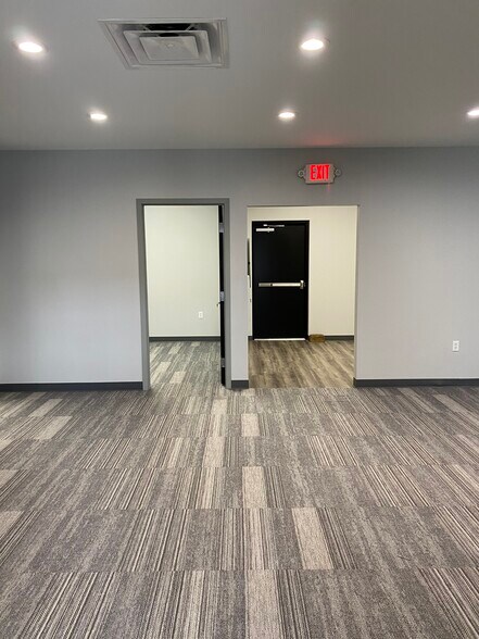 More Photos Of 2645 W State Rd 426, Oviedo Unknown For Lease