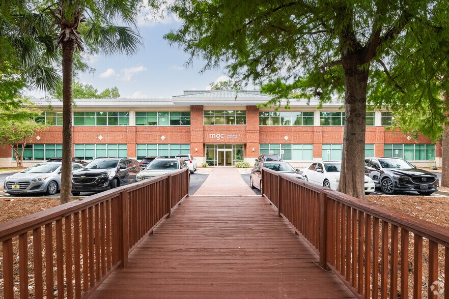 Primary Photo Of 735 Johnnie Dodds Blvd, Mount Pleasant Medical For Lease