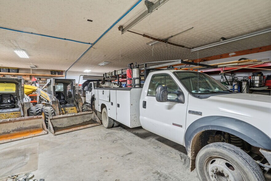 More Photos Of 237 Curtis St, Delaware Warehouse For Sale