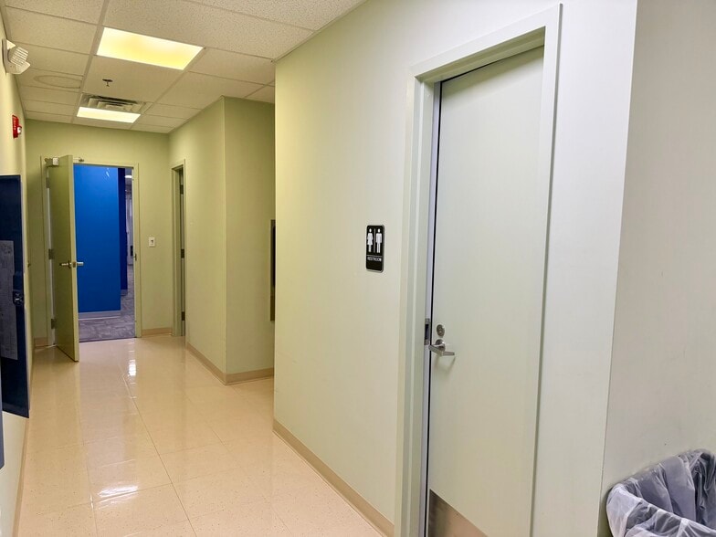 More Photos Of 240-252 Airport Rd, Winchester Light Distribution For Sale