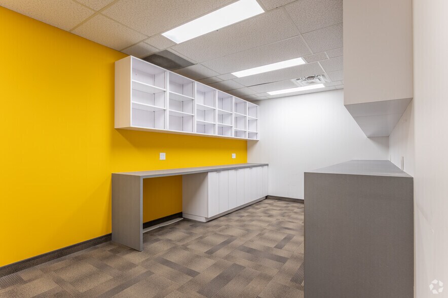 More Photos Of 2233 Argentia Rd, Mississauga Office For Lease