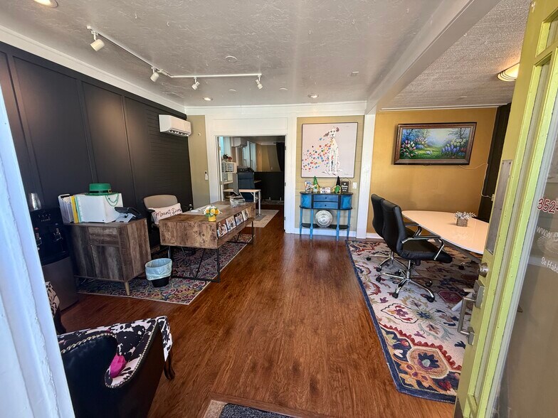 More Photos Of 110 E 5th Ave, Mount Dora General Retail For Lease