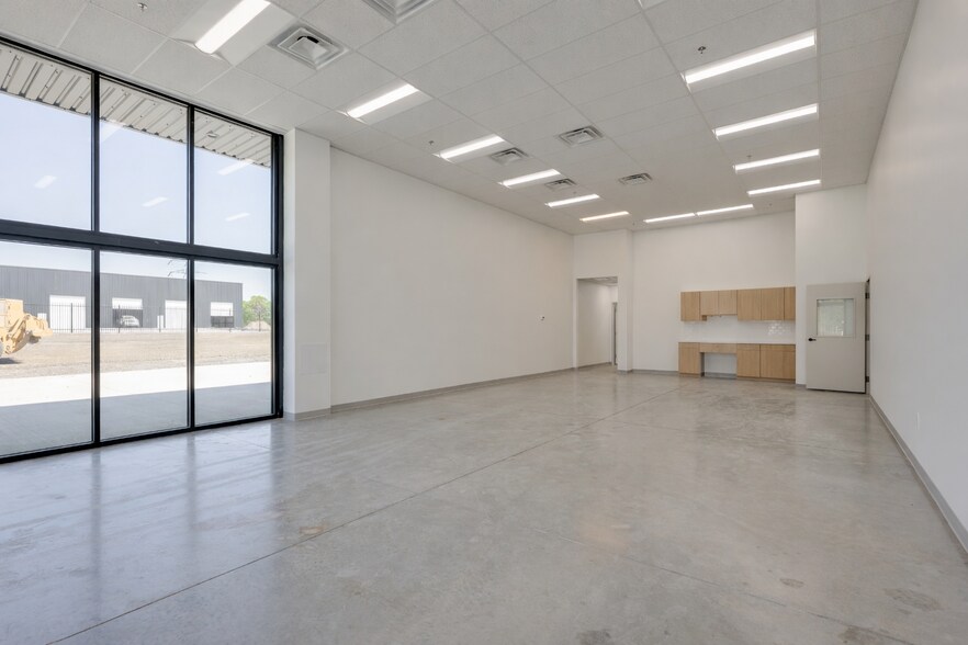 More Photos Of 5701 Parker Henderson Drive, Fort Worth Industrial For Sale