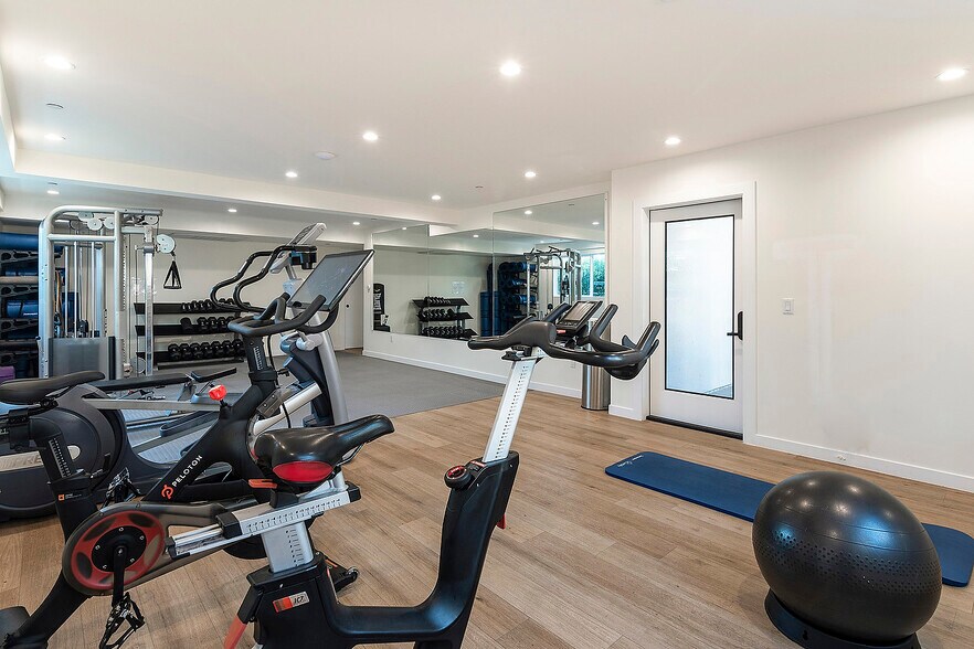 More Photos Of 811 N Harvard Blvd, Los Angeles Multifamily For Sale