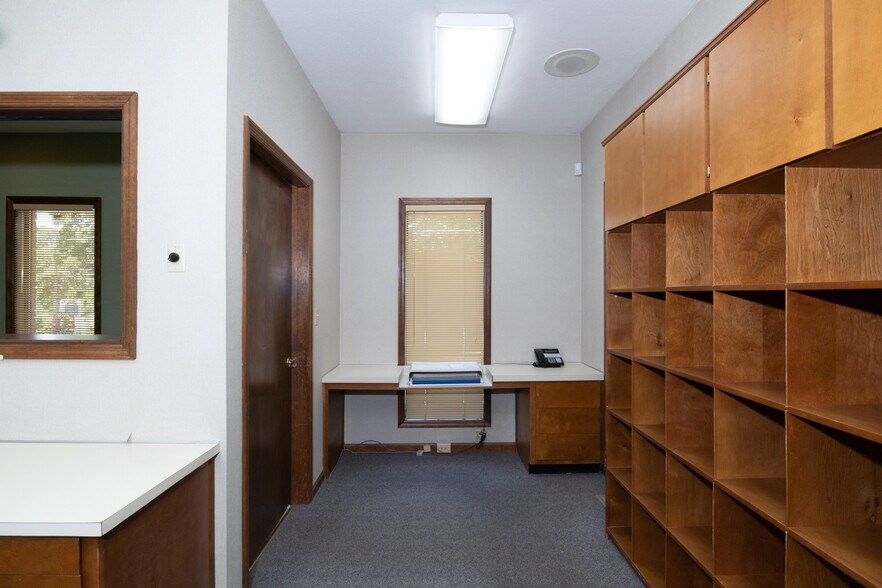 More Photos Of 3830 Rosemont Dr, Columbus Office For Sale