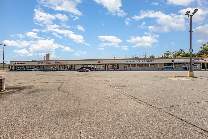 More Photos Of 3405-3419 E Genesee Ave, Saginaw Unknown For Lease