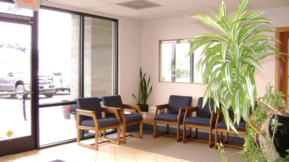 More Photos Of 836 W Military Ave, Roseburg Office For Lease