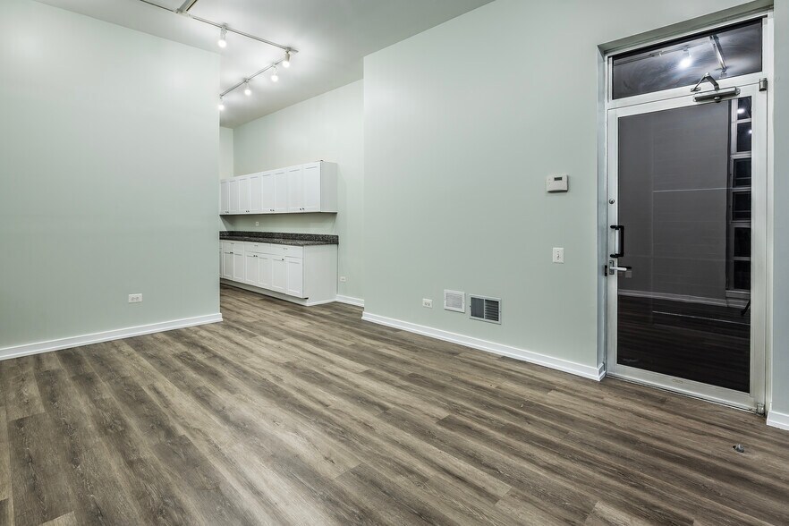 More Photos Of 2716 N Ashland Ave, Chicago Office Residential For Sale
