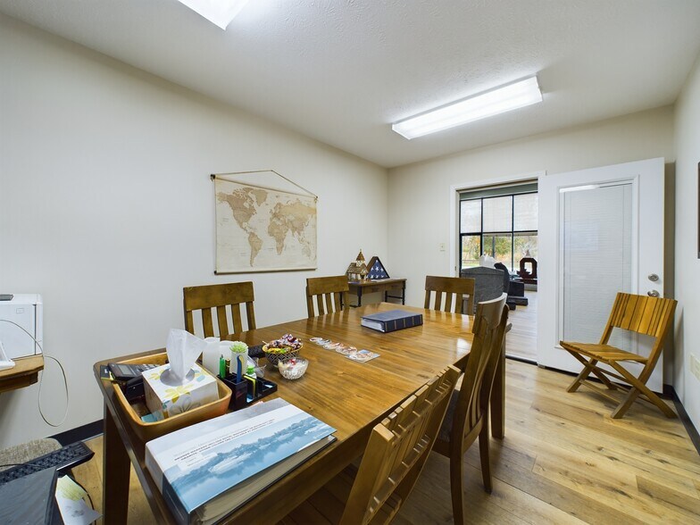 More Photos Of 114 N Broadway St, Greenville Storefront For Lease