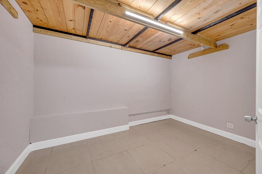 More Photos Of 4720-4796 NW 167th St, Miami Gardens Storefront Retail Office For Lease