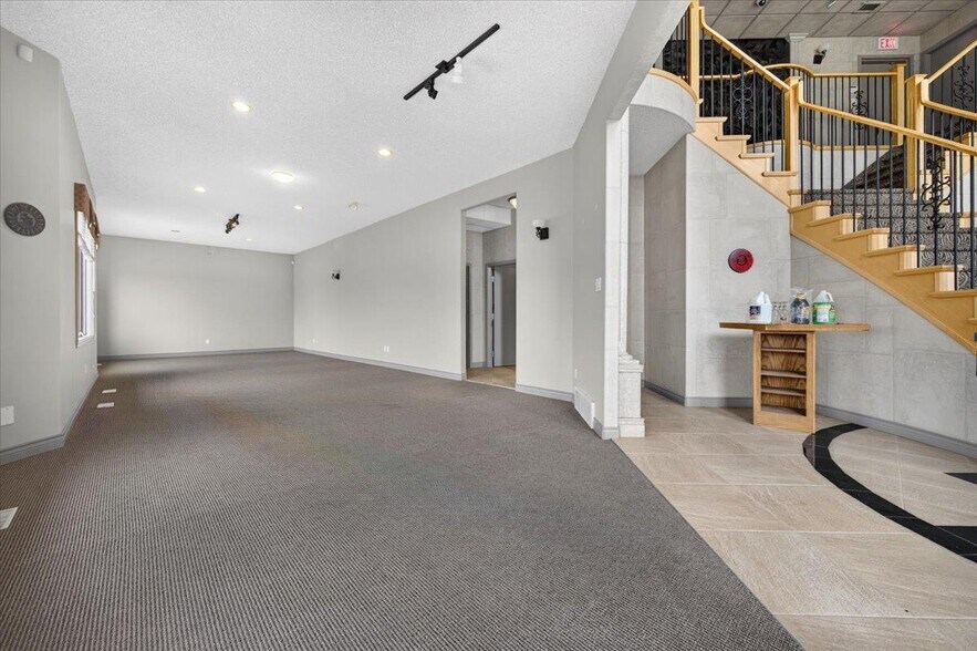 More Photos Of 12803 54th St NW, Edmonton Office For Sale