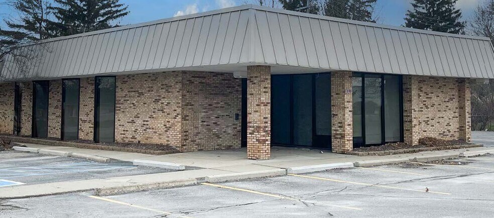 More Photos Of 990 S Lapeer Rd, Oxford Bank For Lease