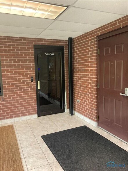 More Photos Of 741 Commerce Dr, Perrysburg Office Residential For Sale
