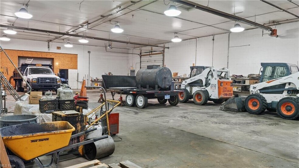 More Photos Of 3060 Gale Ave, Hubbard Warehouse For Sale