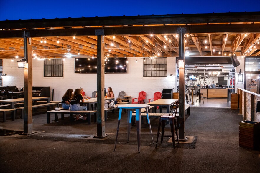 More Photos Of 1300 Mactavish Ave, Richmond Freestanding For Lease