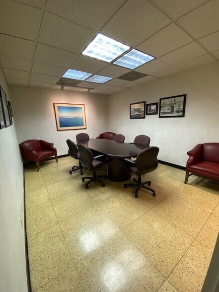 More Photos Of 9100 W Plainfield Rd, Brookfield Warehouse For Lease