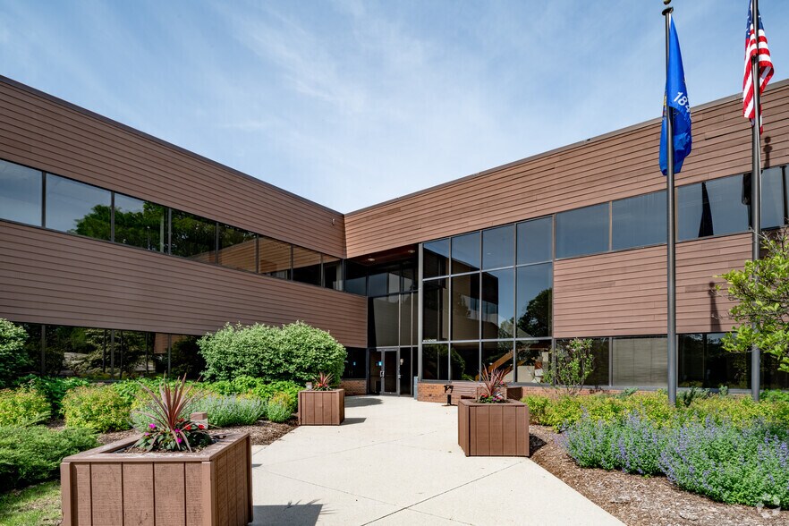 More Photos Of N14W24200 W Tower Pl, Waukesha Office For Lease