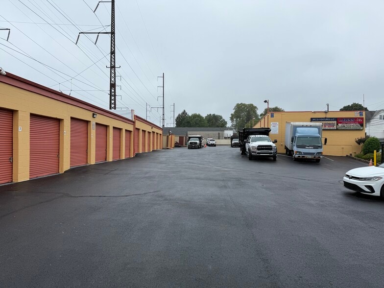 More Photos Of 1124 Lincoln Ave, Prospect Park Freestanding For Lease