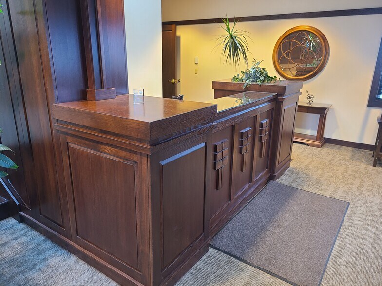 More Photos Of 1400 Merrill Ave, Wausau Medical For Sale