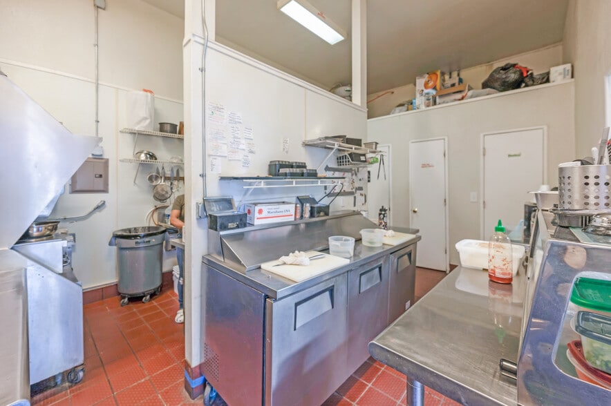 More Photos Of 201 E St, Lemoore Auto Repair For Sale