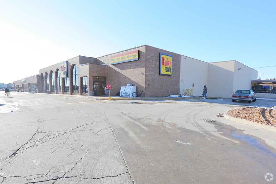 Primary Photo Of 3801-3995 Nameoki Rd, Granite City Storefront For Sale