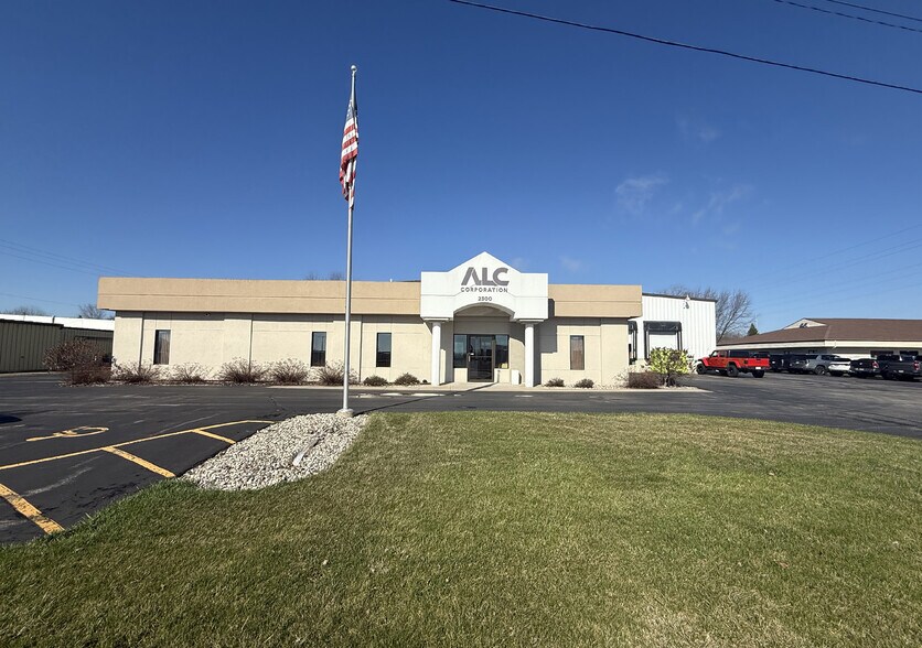 Primary Photo Of 2300 American Dr, Neenah Distribution For Sale