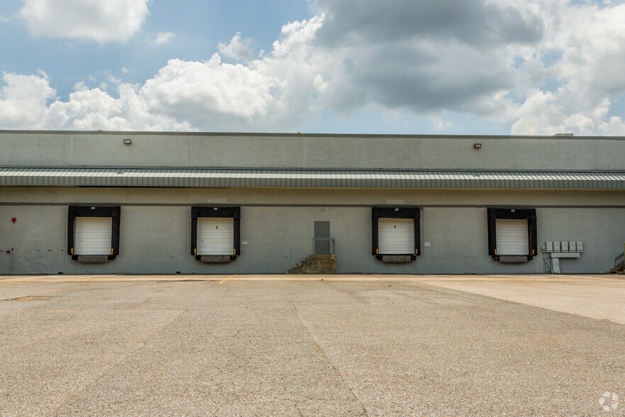 More Photos Of 4800 Southridge Blvd, Memphis Distribution For Lease