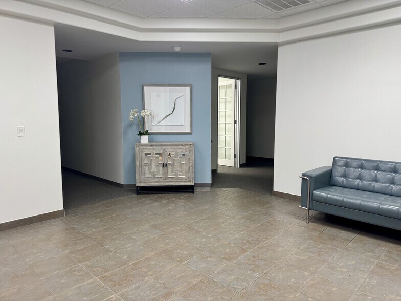 More Photos Of 101 Tiki Dr, Tiki Island Office Residential For Lease