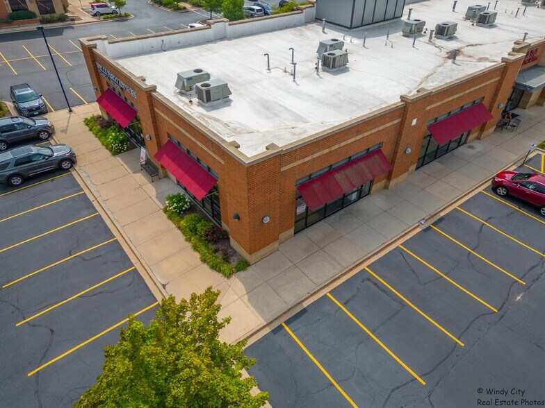 More Photos Of 2302-2320 Esplanade Dr, Algonquin Storefront For Lease