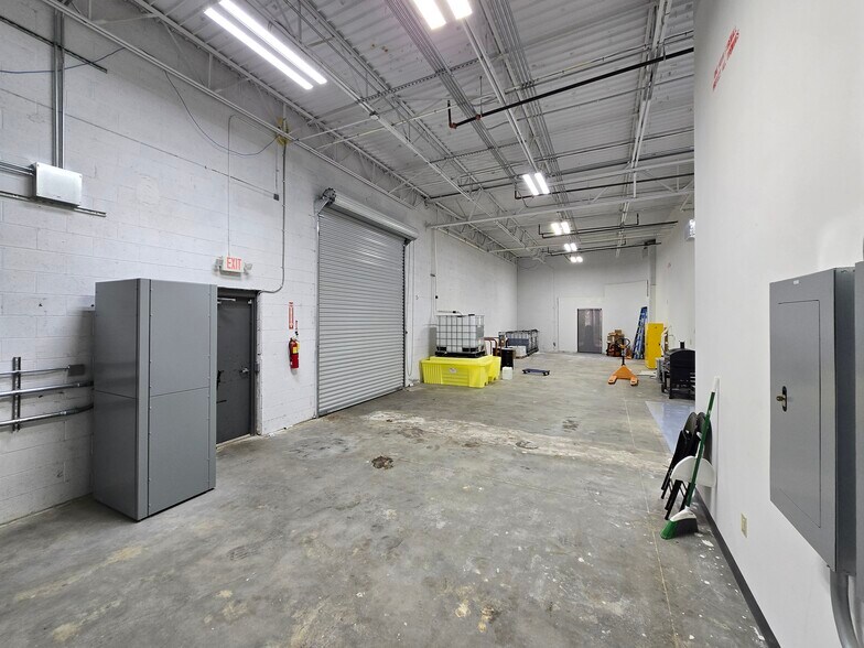More Photos Of 5700 Highlands Pky SE, Smyrna Research And Development For Lease
