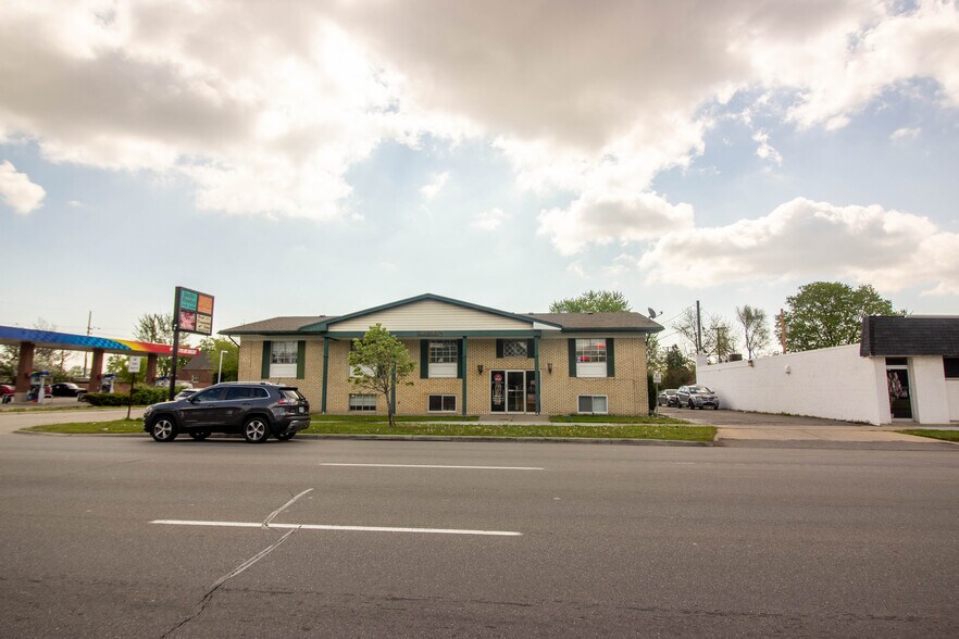 Primary Photo Of 23750 Gratiot Ave, Eastpointe Office Residential For Sale