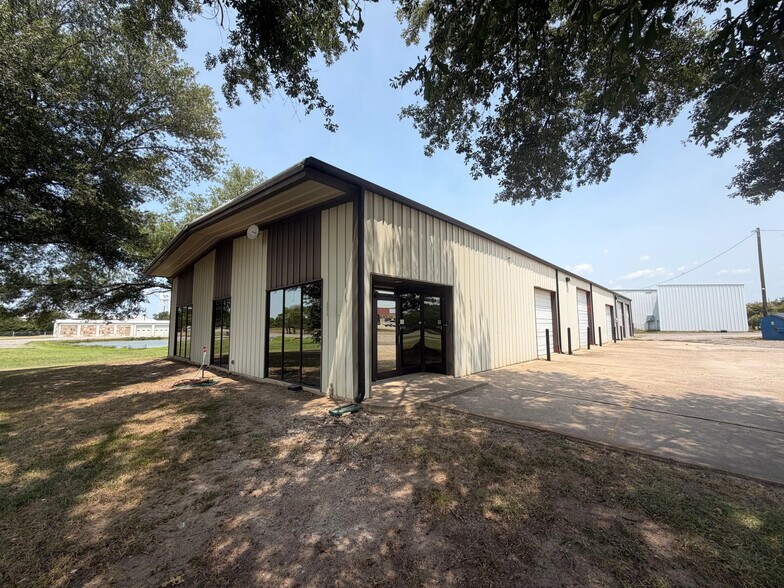 More Photos Of 120 Taylor Plaza Dr, Greenville Flex For Lease