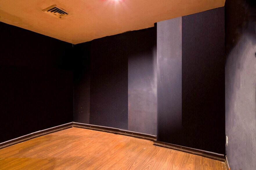 More Photos Of 6 Saint Marks Pl, New York Storefront For Lease