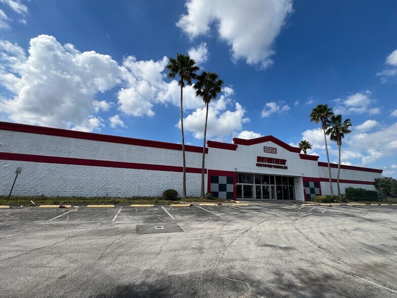 More Photos Of 2000 Principal Row, Orlando Freestanding For Lease