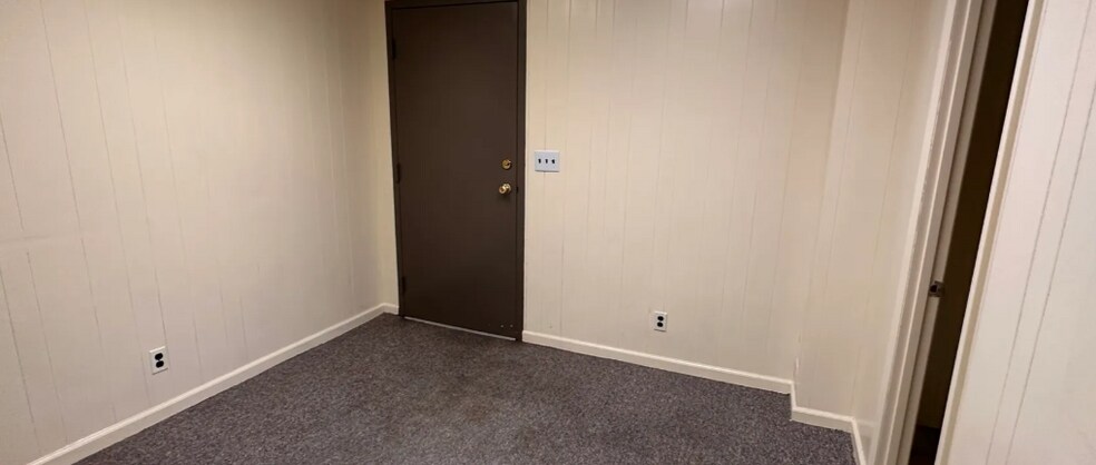 More Photos Of 1930 Braeburn Dr, Salem Medical For Sale