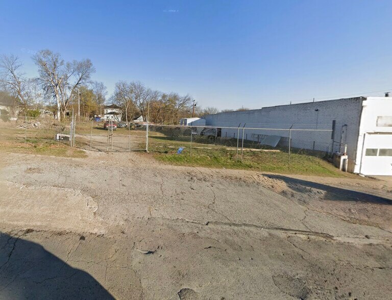 More Photos Of 208 W Trudgeon St, Henryetta Auto Repair For Sale