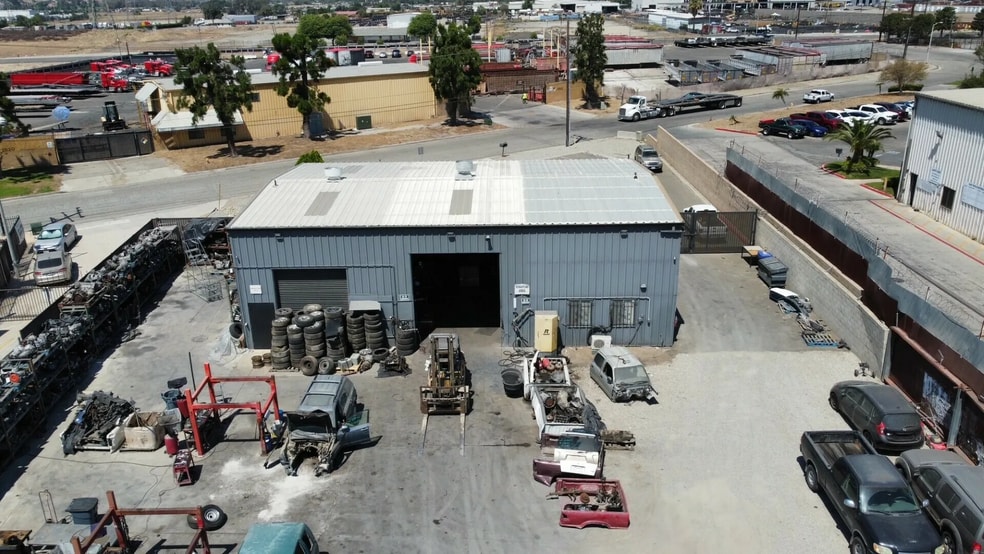 More Photos Of 2821 Industrial Dr, Bloomington Auto Salvage Facility For Sale