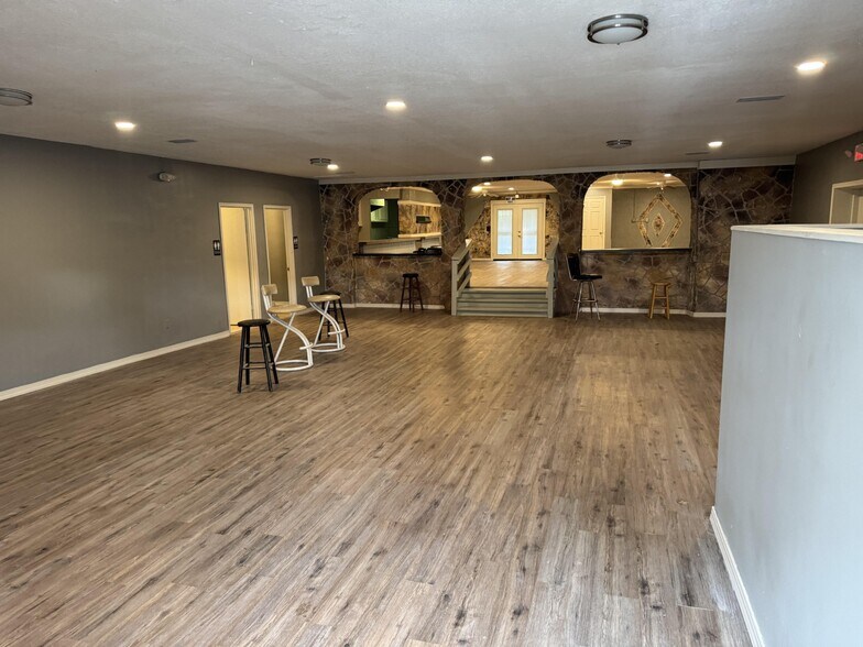 More Photos Of 7854 Moncrief-Dinsmore Rd, Jacksonville Freestanding For Sale